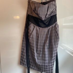 Strapless houndstooth print dress with pockets